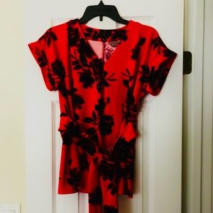 Short sleeve worthington black and red with belt